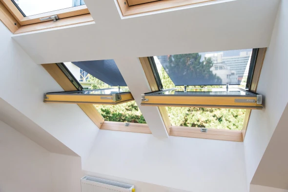 Markiza zewnętrzna AMZ 089 07 do okien dachowych Fakro kaseta RAL7016 2.jpg