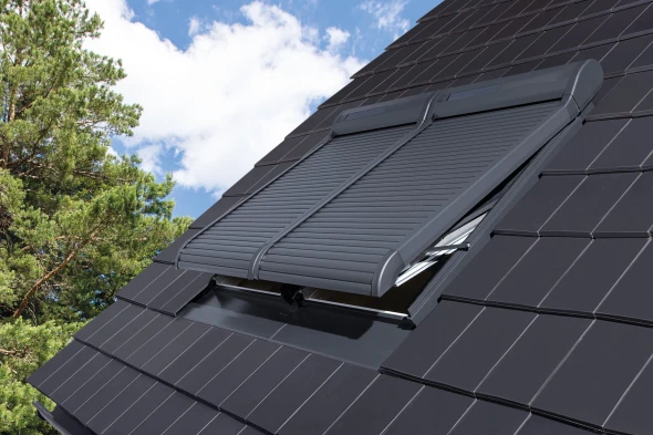 Roleta zewnętrzna ARZ 07 Komfort Z-Wave Solar do okna dachowego Fakro 78x140 cm kaseta RAL7022 2.jpg
