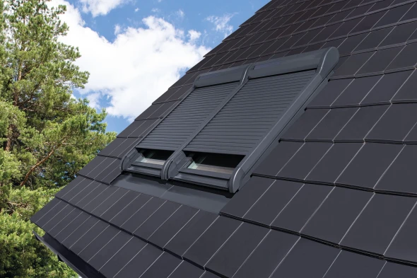 Roleta zewnętrzna ARZ 07 Komfort Z-Wave Solar do okna dachowego Fakro 78x140 cm kaseta RAL7022 1.jpg